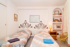 A bed or beds in a room at Bahia 58 Apartments Casasol