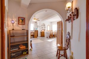 A seating area at Bahia 58 Apartments Casasol