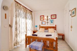 A bed or beds in a room at Bahia 58 Apartments Casasol