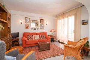 A seating area at Bahia 58 Apartments Casasol