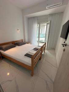 a bedroom with a large bed and a balcony at Sunset Apartment B-3 in Perea