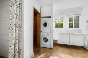 a laundry room with a washer and dryer at 1061-N-Vejby-Lundebakken-1 in Vejby
