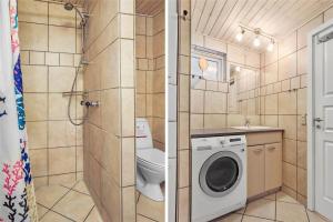 a bathroom with a toilet and a washing machine at 30640-Odder-Magevej-7 in Odder +25 photos