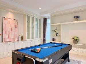 a pool table in a living room with a pool at Pool Villa Ramkhamhaeng 9 in Bangkok