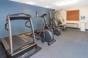 Fitness centrum a/nebo fitness zařízení v ubytování Ramada by Wyndham Springfield North