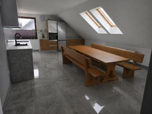 a kitchen with a wooden bench in a room at Podlaska Oaza in Przejma Wielka