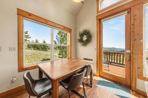 a dining room with a table and chairs and a window at Jackstraw Mountain 32 in Estes Park