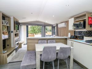 a kitchen and dining room with a table and chairs at Wild Duck Holiday Park in Belton +19 photos