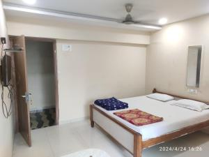 a bedroom with a bed in a room at Hotel heena in Bīr +3 photos