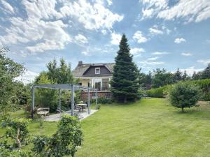 a house with a gazebo in a yard at Wildbiene in Lübbenau