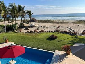 a resort with a swimming pool and a beach at Casa Fuente Ocean Villa in Santa María Colotepec
