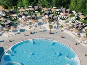 an aerial view of a pool at a resort at Fichtenwald-Ihr Boutique I Glück`s Hotel - Ihr Kraftort - Wasserwelten Bad Füssing in Bad Füssing