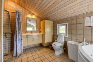 a bathroom with a toilet and a sink and a tub at C11653-Hemmet-Ranunkelvaenget-4 in Hemmet +38 photos