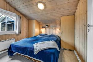a small bedroom with a bed in a room with a window at C11653-Hemmet-Ranunkelvaenget-4 in Hemmet