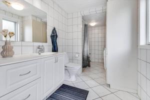 a white bathroom with a toilet and a sink at C11629-Hemmet-Ildervej-10 in Hemmet +35 photos
