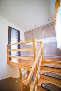 Palanda nebo palandy na pokoji v ubytování Dom Bory Tucholskie