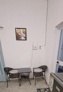 a room with two chairs and a table and a picture on the wall at Chez Bryan in Avéméné