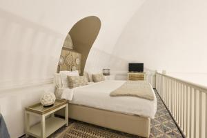 a bedroom with a large bed with an arched ceiling at Dar Said in Sidi Bou Saïd