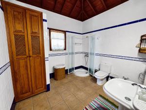a bathroom with a toilet and a sink and a shower at Rincón de Mercedes in Fuencaliente de la Palma +19 photos