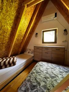 a bedroom with a bed and a window at Kutak za dušu in Mojkovac