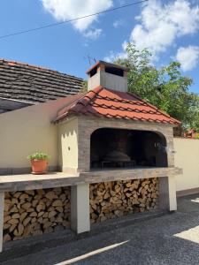 a pizzaificialificialificialificialificialificialificialificialificialificialificialificialificialificial at Apartman Lucija in Gradići