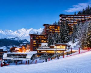 a hotel on a ski slope in the snow at Résidence LE VARET - ARC 2000 - Ski-in Ski-out in Bourg-Saint-Maurice