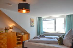 a bedroom with two beds and a window at Ferienwohnung NORA - direkt am Bodensee in Friedrichshafen