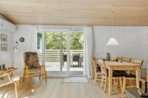 a dining room with a wooden table and chairs at LF10316-Hurup-Thy-Vagtelvej-16 in Sønder Ydby +27 photos