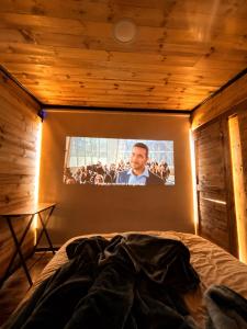a tv on a wall in a room with a bed at Casa Jaguar Neusa in Tausa Viejo