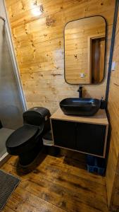 a bathroom with a black sink and a toilet at Casa Jaguar Neusa in Tausa Viejo +58 photos