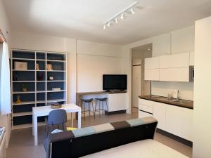 a kitchen with a couch and a table in a room at Casa Pallacorda in Prato