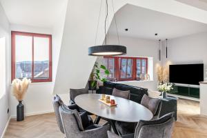 a dining room with a table and chairs at The Summit Rooftop I Meissen in Meißen