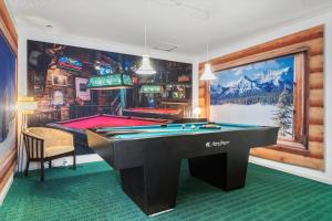 a billiard room with a pool table and a mural at 8250-Ega-Strandvangsvej-52 in Egå