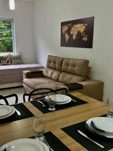 a living room with a table and a couch at Apartamento Icônico em Petrópolis in Petrópolis +22 photos
