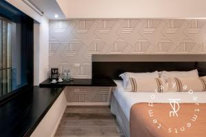 a bedroom with a large bed and a black desk at Top Rentals Montañeses in Buenos Aires
