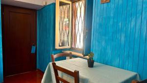 a blue room with a table with a plant on it at Le Vie del Castello in Francavilla Bisio