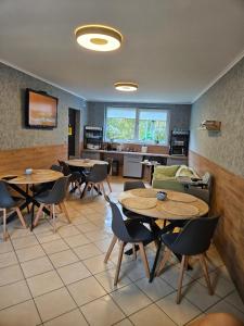 a restaurant with tables and chairs in a room at Gościnne Zacisze in Grzybowo
