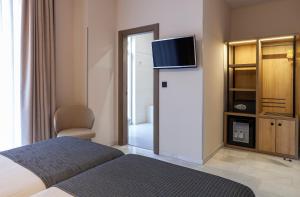 a bedroom with a bed and a flat screen tv at Porcel Navas in Granada