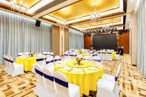 a conference room with tables and chairs and a screen at Tian Yi International Hotel 天艺国际酒店 in Phnom Penh +88 photos