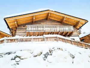 a log cabin in the snow at Chalets Premium Dachstein in Forstau