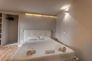 a bedroom with a white bed with towels on it at Central Gucciardini house in Florence