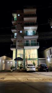 a car parked in front of a building at night at Estúdio Paris Lagoa Santa in Lagoa Santa