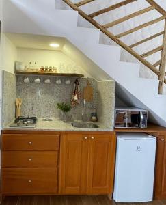 a kitchen with a sink and a counter top at Chalé Brisa do Rio in Paulino Neves