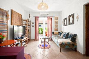 a living room with a couch and a tv at Apartman Mafini in Krašići