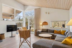 a living room with a couch and a tv at 8571-Grenaa-Kaprifolievej-20 in Grenå Strand