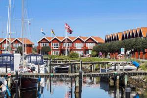 a marina with boats docked in front of houses at 84256-Ronde-Strandvejen-108 in Rønde