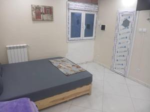 a bedroom with a bed in a room with a window at La perle de Sétif in Sétif