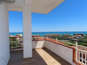 a balcony with a view of the ocean at B&B Casa Lamanna in Torretta