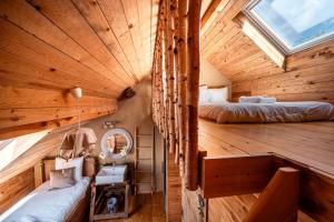 a room with two beds in a tree house at Les Gîtes de Sprimont - Le Cottage in Sprimont +41 photos