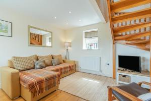 a living room with a couch and a television at 2 Bed in Newark oc-91051 in Caunton